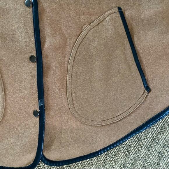 NWT (Small Flaw) J McLaughlin $345 Camel / Gray Wool Reversible Sawyer Cape XS-S - Picture 4 of 16